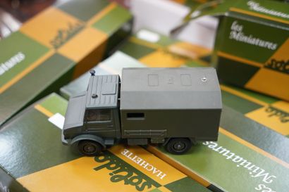 Réunion de voitures militaires Solido. En...
