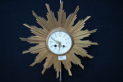 Pendule circulaire, le cadran émaillé blanc...