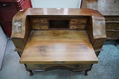 Paire de commodes scribannes en bois de placage...