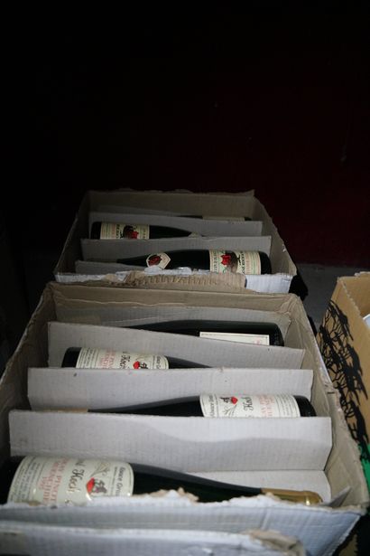 Réunion de bouteilles vin d'Alsace. Trois...