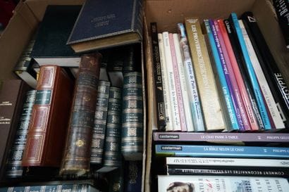 Réunion de livres reliés et modernes dont...