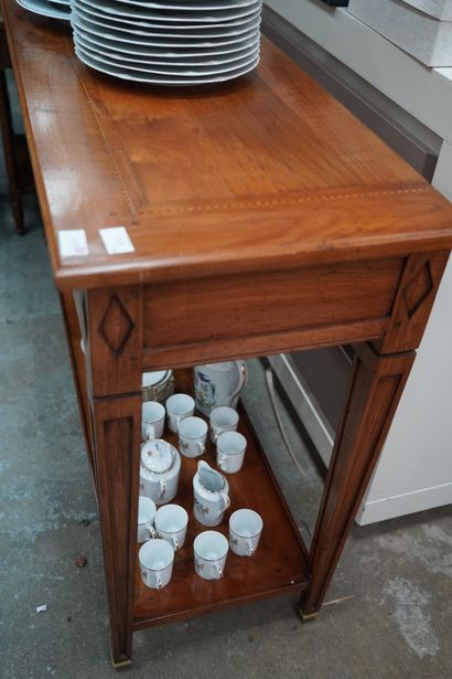 Console en bois teinté et filet marqueté...