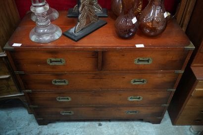 Bureau en bois de placage ouvrant par deux...