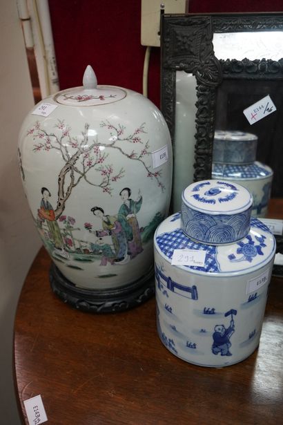 CHINE
Pot à gingembre en porcelaine émaillée...