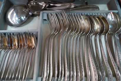 ERCUIS. Partie de service de table en métal...