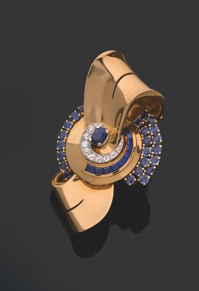 COVER CLIP
750 thousandths yellow gold, decorated...