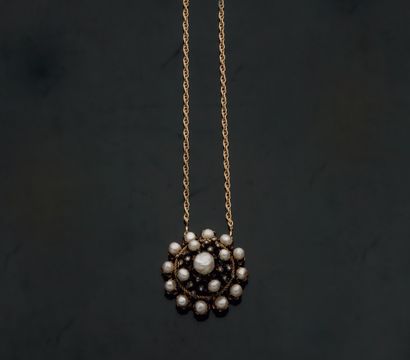 PENDANT
750 thousandths yellow gold, adorned...