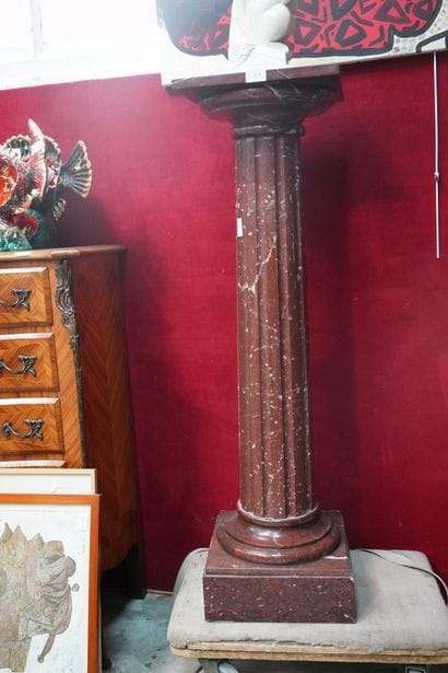 Colonne cannelée en marbre et placage de...