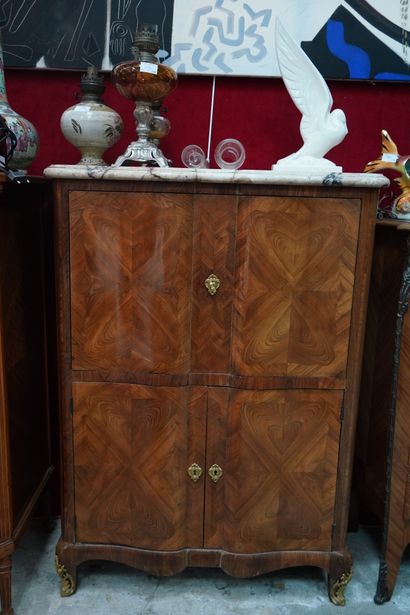 Secrétaire de forme mouvementée, en bois...