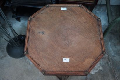 Table basse en bois naturel à plateau octogonal...