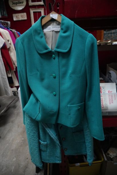 MODE
Réunion de vetements comprenant : un...
