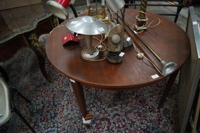 Travail danois des années 70.
Table circulaire...