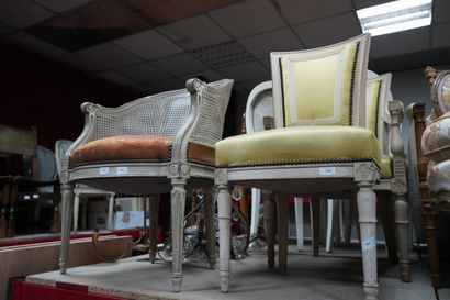 Fauteuil de bureau, le dossier enveloppant...