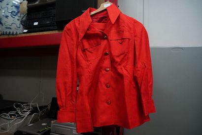 MODE
Réunion de vetements comprenant : un...