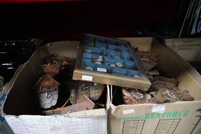 Réunion de carillons en bois dans le goût...