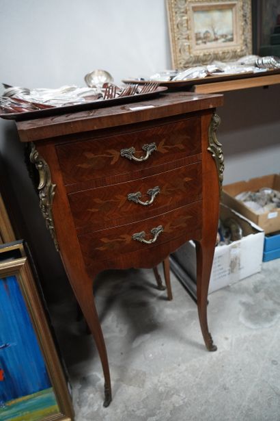 Paire de tables de chevet en bois de placage...