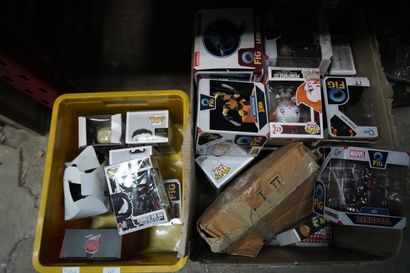 Réunion de figurines POP dont Marvel et figurines...