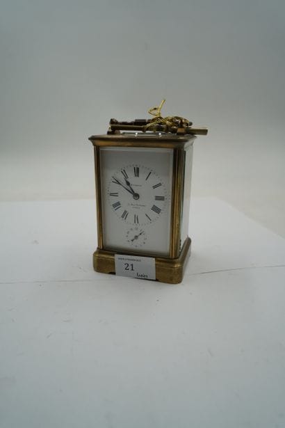 Pendulette d'officier en laiton.
Le cadran,...