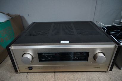 ACCUPHASE
Modele E305 
En l'état, petit éclat...