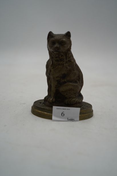 Chat
Sujet en bronze doré et patiné, la base...