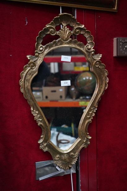 Deux miroirs rectangulaires, l'un à parcloses...