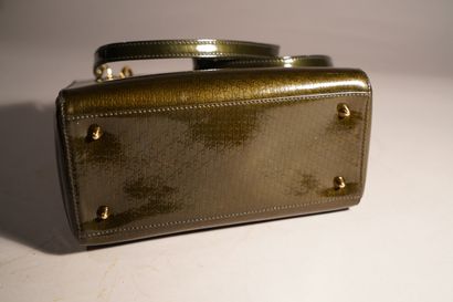 CHRISTIAN DIOR
SAC LADY DIOR
Veau verni bronze...