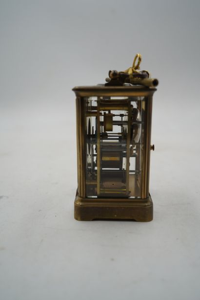 Pendulette d'officier en laiton.
Le cadran...