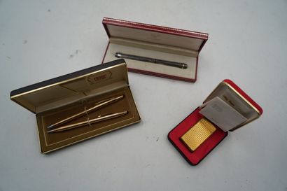 MUST DE CARTIER
Stylo plume dans son écrin,...