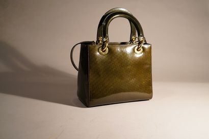 CHRISTIAN DIOR
SAC LADY DIOR
Veau verni bronze...