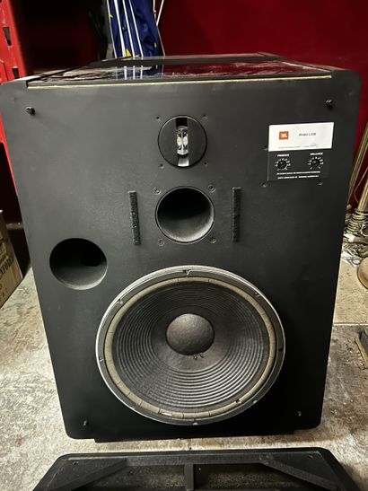 JBL
Paire d'enceintes modèle L300.
En l'...