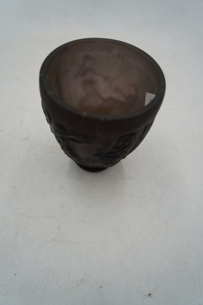 Georges DE FEURRE (1868-1943)
Vase sur piédouche...