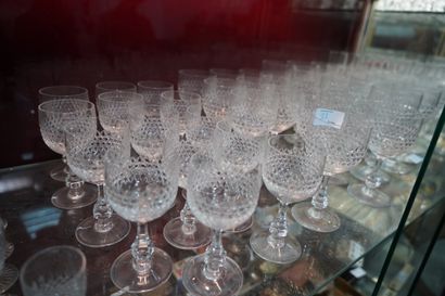 BACCARAT
Partie de service de verre en cristal...