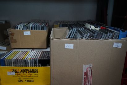 Réunion de CD divers.
On joint une platine...