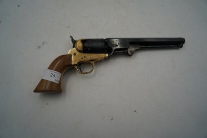 FAPPIETTA Navy modèle 1851
Revolver à poudre...