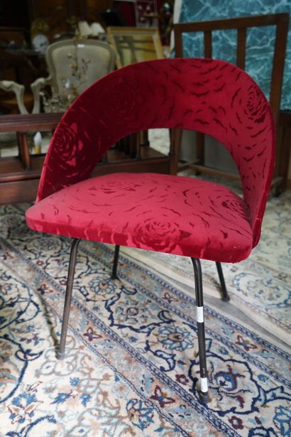 Petit fauteuil gondole en métal tubulaire...