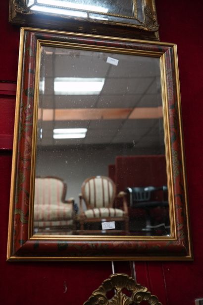 Deux miroirs rectangulaires, l'un à parcloses...