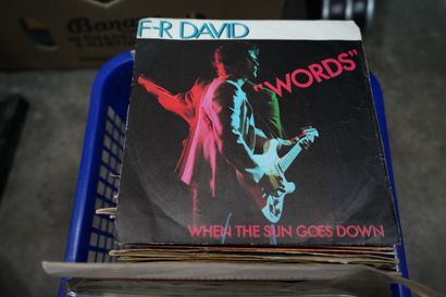 Réunion de disques vinyles.
En l'état.