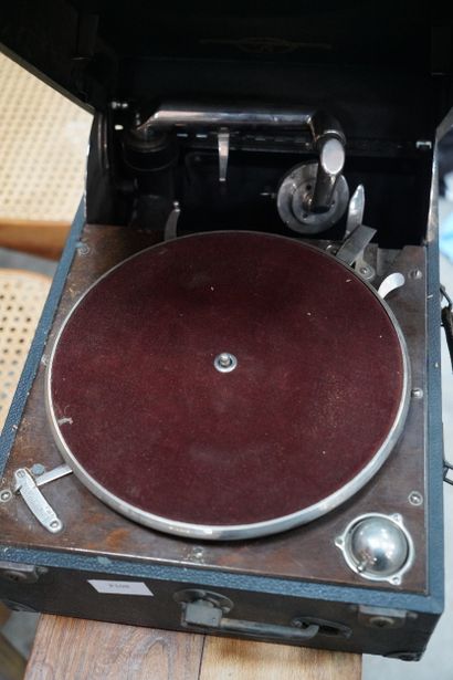 Gramophone Columbia.
En l'état.