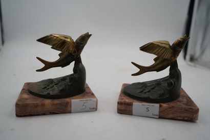 L. TARLET
Paire de serre-livres en bronze...