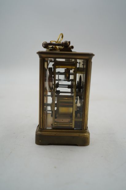 Pendulette d'officier en laiton.
Le cadran...