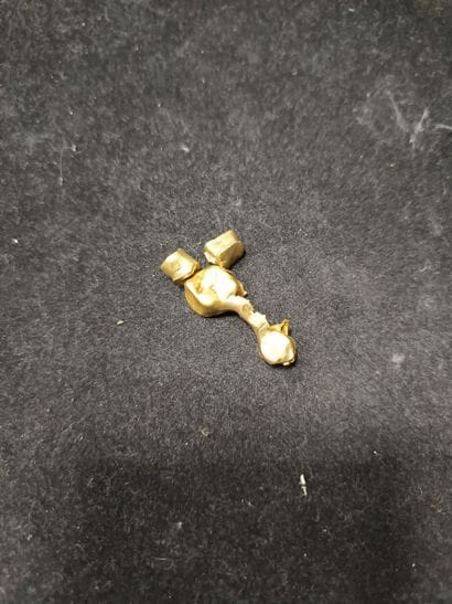 Or dentaire
En débris.
Poids brut. 8 g.
