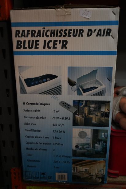 Réunion de verrerie, céramique, pied de lampe...