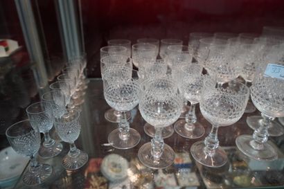 BACCARAT
Partie de service de verre en cristal...