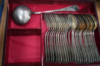 Parties de ménagère en métal argenté dans...
