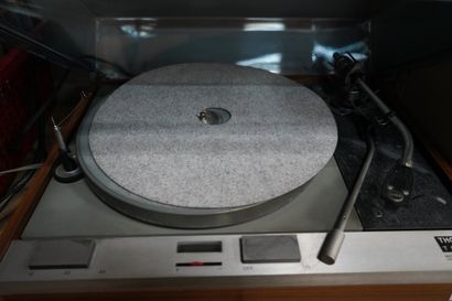 Réunion de CD divers.
On joint une platine...
