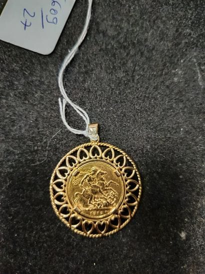 Souverain George V 1912, monté en pendentif...