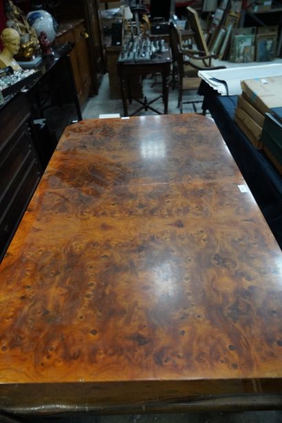 Table basse en placage de loupe, le plateau...