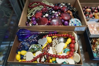 Réunion de bijoux fantaisie.
En l'état.