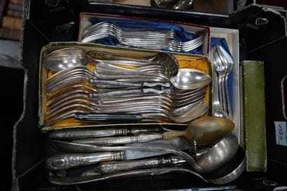 Parties de ménagère en métal argenté dans...