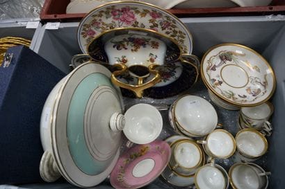 Réunion de porcelaine de Limoges à décor...